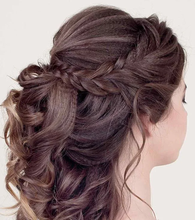 Gaya rambut dengan jalinan 2020: 150 idea dan tutorial yang indah