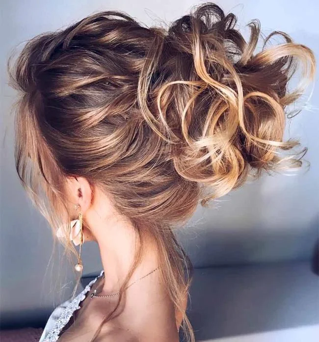 Gaya rambut kerinting: 130 idea sederhana dan cantik