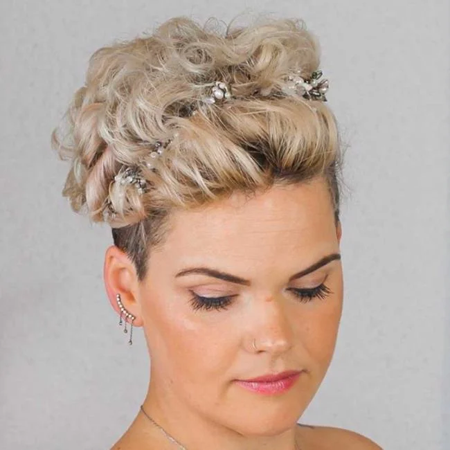 Gaya rambut kerinting: 130 idea sederhana dan cantik