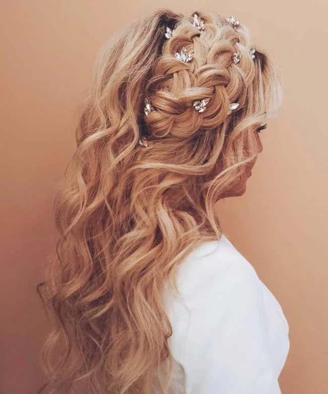 Gaya rambut kerinting: 130 idea sederhana dan cantik