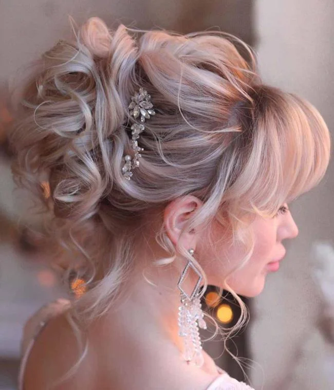 Gaya rambut kerinting: 130 idea sederhana dan cantik