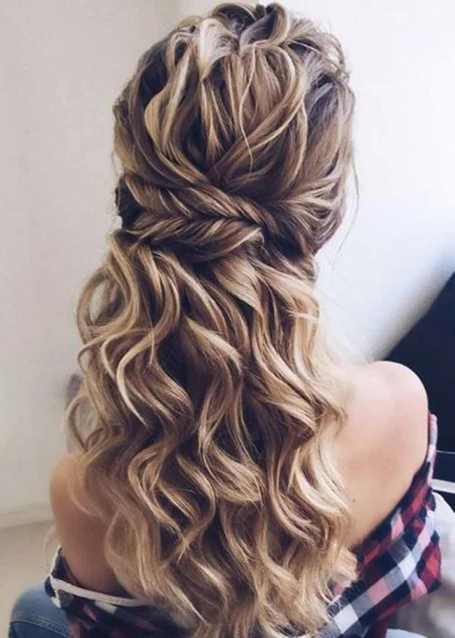 Gaya rambut kerinting: 130 idea sederhana dan cantik