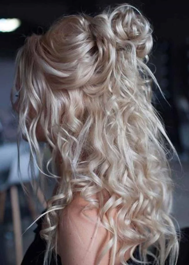 Gaya rambut kerinting: 130 idea sederhana dan cantik