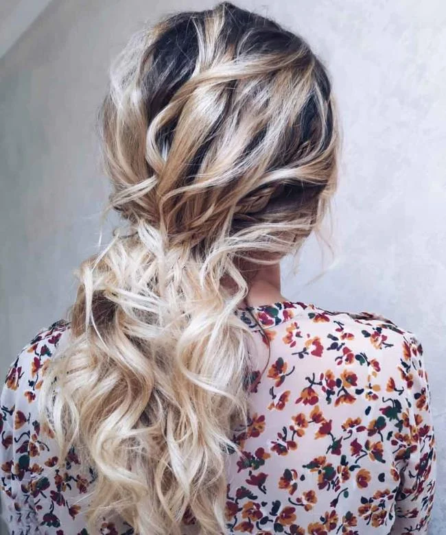 Gaya rambut kerinting: 130 idea sederhana dan cantik