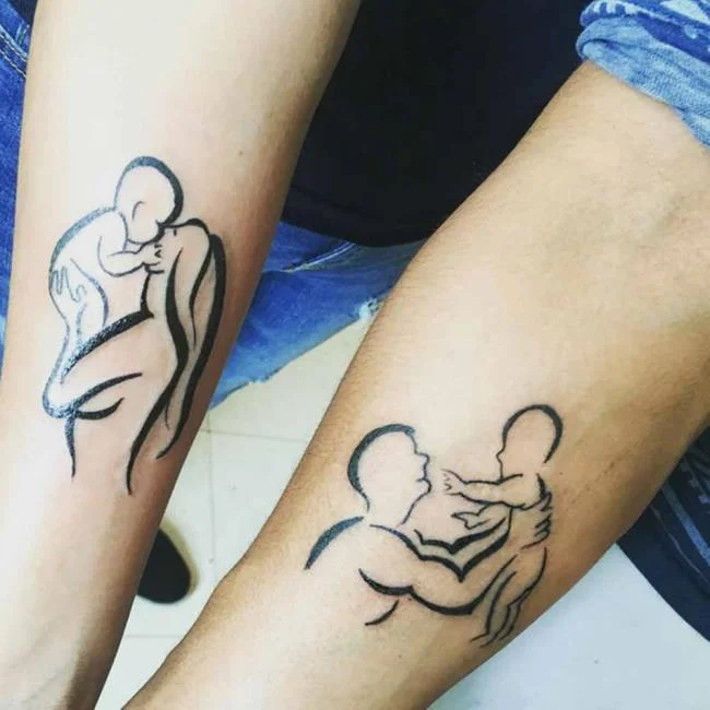 Tatu keluarga yang bergaya