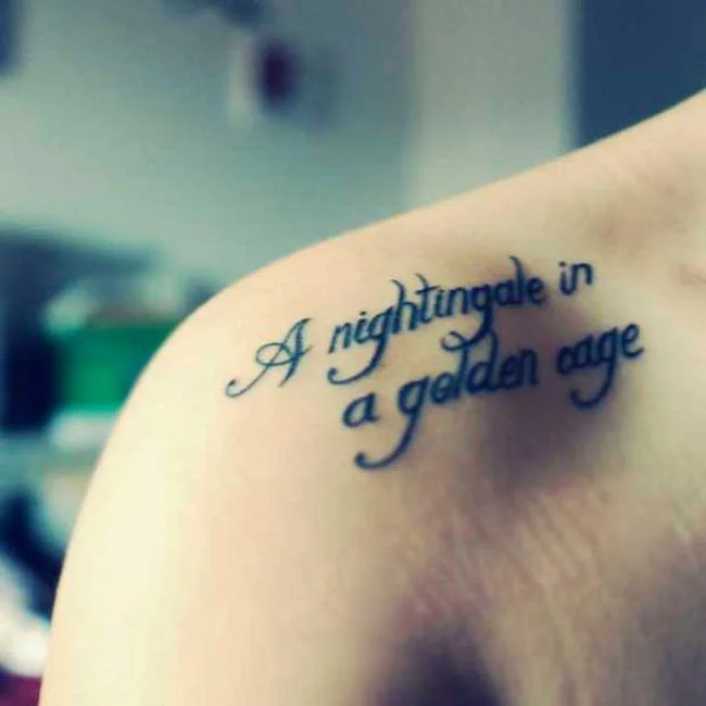 Tatu dengan huruf: Foto dan idea yang indah