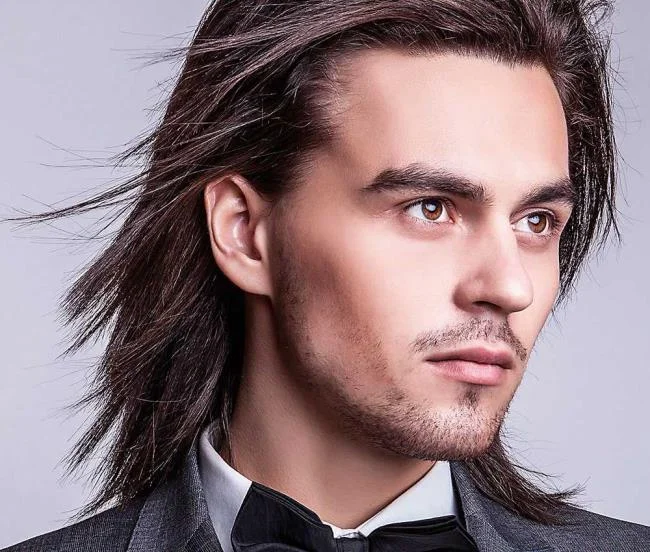ロングヘアーメン2020：魅力的な100のトレンディなカット