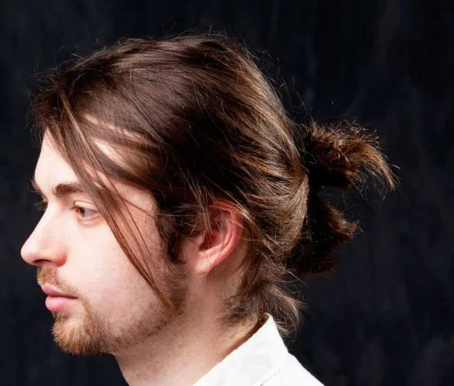 ロングヘアーメン2020：魅力的な100のトレンディなカット
