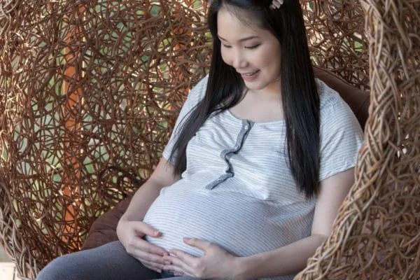 아름다운 아기가 쉽게 출산 할 수 있도록 임신 중에 검은 깨를 먹는 방법?