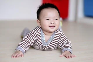배터리를 삼 켰고 영구적 인 부상을 입었습니다.