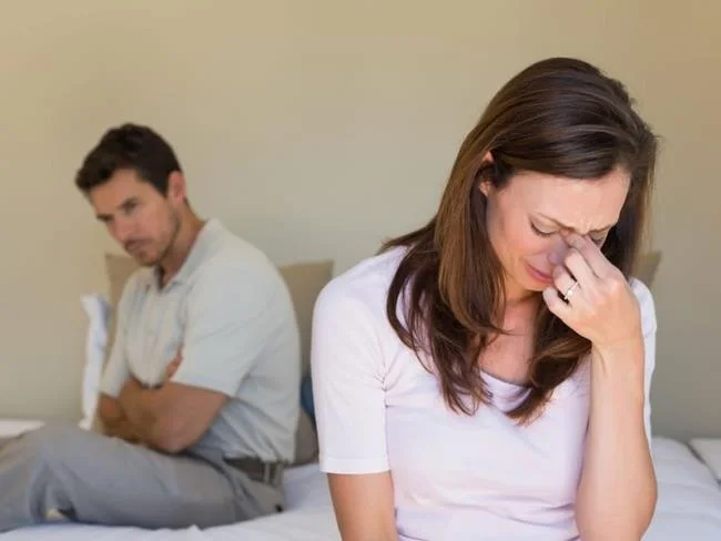 Cosa dovrebbero fare gli uomini quando le donne tradiscono al lavoro?