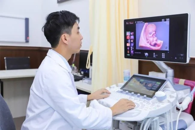 태아의 머리 둘레는 어떻게 정상이며, 무엇이 비정상입니까?