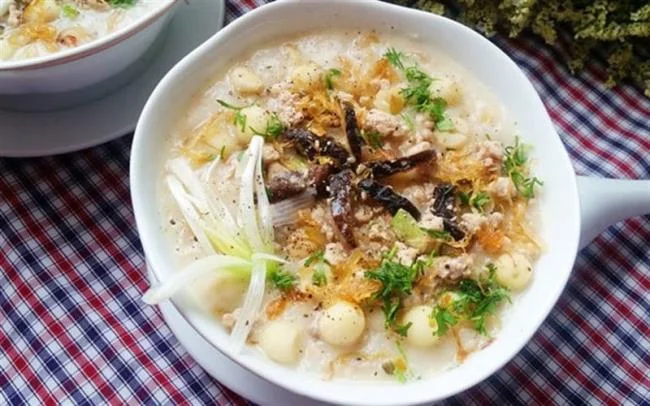 아기가 맛있게 먹을 수 있도록 연씨 죽을 준비하는 4 가지 방법