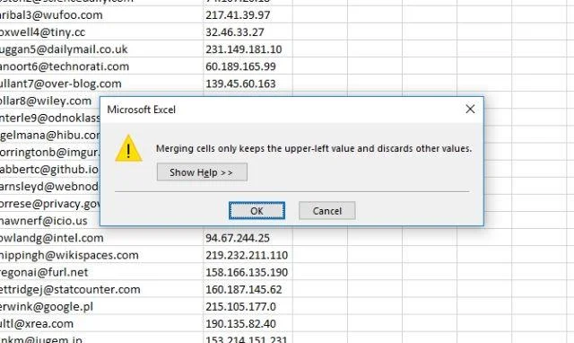 Hoe cellen in Excel samen te voegen en samen te voegen