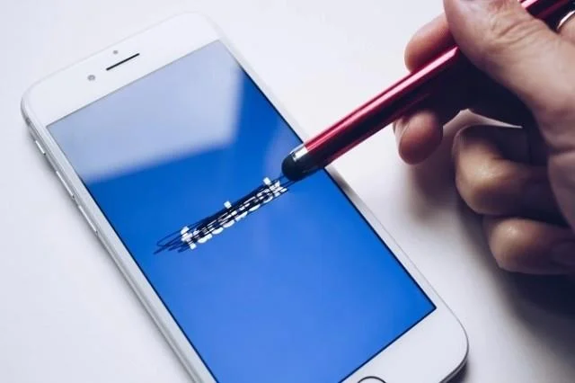 هنگام غیرفعال کردن موقت حساب Facebook ، چه اتفاقی می افتد؟