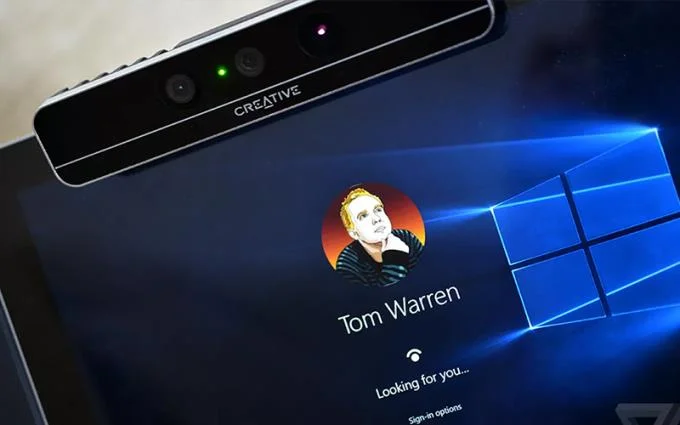랩톱의 Windows Hello 얼굴 얼굴 인식 기술