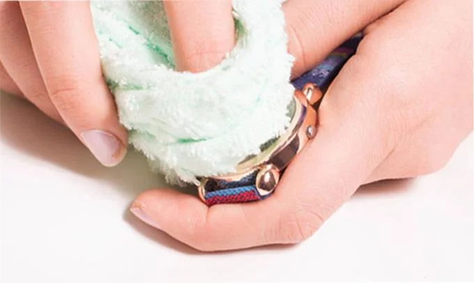 Instrucciones sobre cómo usar y mantener el reloj chapado en oro más duradero