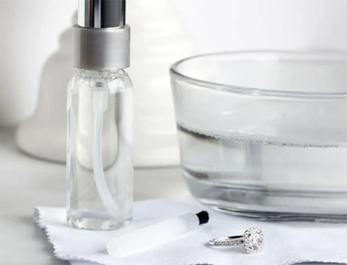 Instrucciones sobre cómo usar y mantener el reloj chapado en oro más duradero