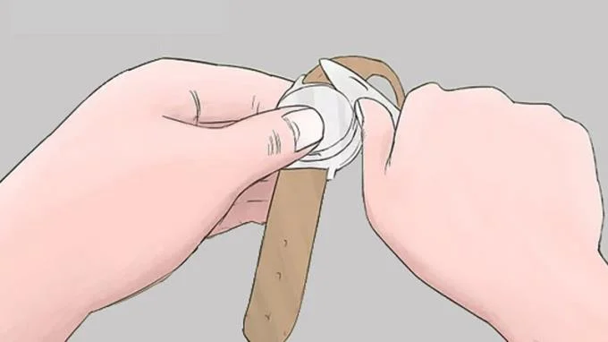 Cómo quitarse un reloj de pulsera sin herramientas es simple y fácil de hacer