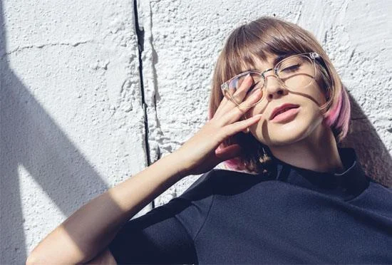 Use óculos com olhos esbugalhados? Como usar óculos para evitar olhos esbugalhados