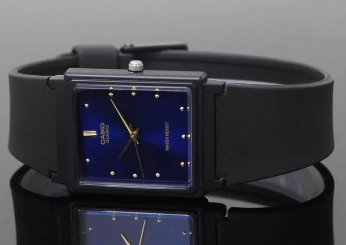 ¿Debería usar un reloj?  ¿Qué color debo usar, de qué tipo?