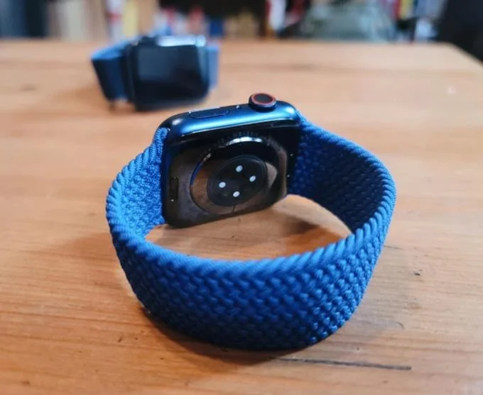Apple Watch 스트랩을 빠르고 간단하게 제거 및 교체하는 방법에 대한 지침