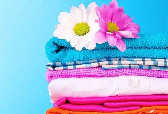 Çamaşır makinesinde çamaşırlar kokmaz: Nedenleri ve çözümleri