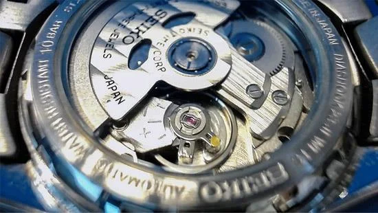 Apa itu Jam Tangan Kinetik? Ciri-ciri jam tangan Kinetic