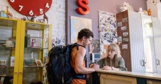 如何在 iPhone 上自动翻译对话