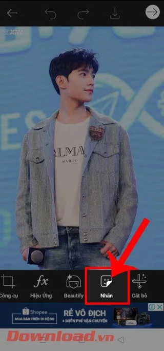 Petunjuk menambahkan sayap malaikat ke foto menggunakan PicsArt