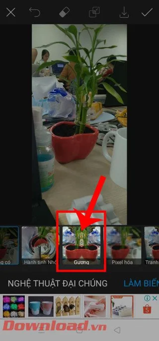 Petunjuk membuat efek gambar cermin di Picsart