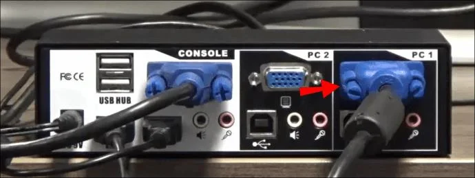 1 つのモニター内で 2 台のコンピューターを使用する方法