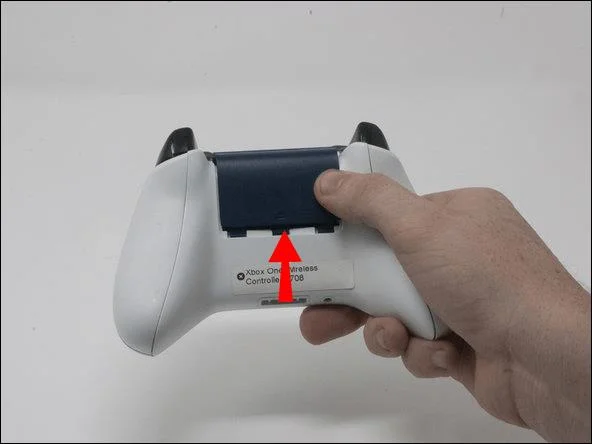 چگونه یک کنترلر Xbox Series X را تعمیر کنیم که سری به چشمک می زند