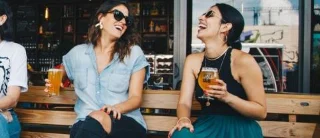 इंस्टाग्राम मेरे दोस्तों को कैसे जानता है और किसे सुझाव देना है?