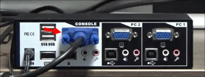 1 つのモニター内で 2 台のコンピューターを使用する方法