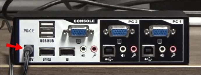 1 つのモニター内で 2 台のコンピューターを使用する方法
