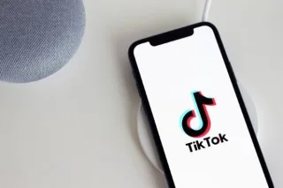 چگونه پس زمینه خود را برای ویدیوهای TikTok محو کنید