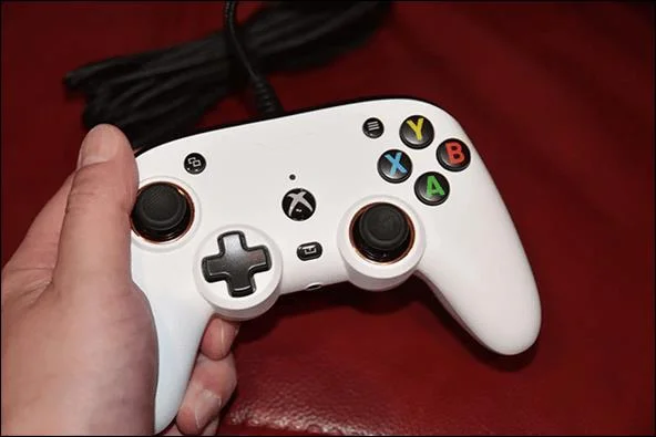 چگونه یک کنترلر Xbox Series X را تعمیر کنیم که سری به چشمک می زند