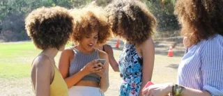 چگونه می توان شخصی را از یک گروه پیام متنی در آیفون حذف کرد