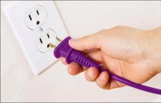 چگونه تلویزیون هایسنس را بدون ریموت روشن کنیم