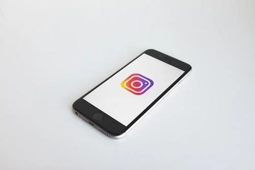 Por que minhas mensagens estão azuis no Instagram?