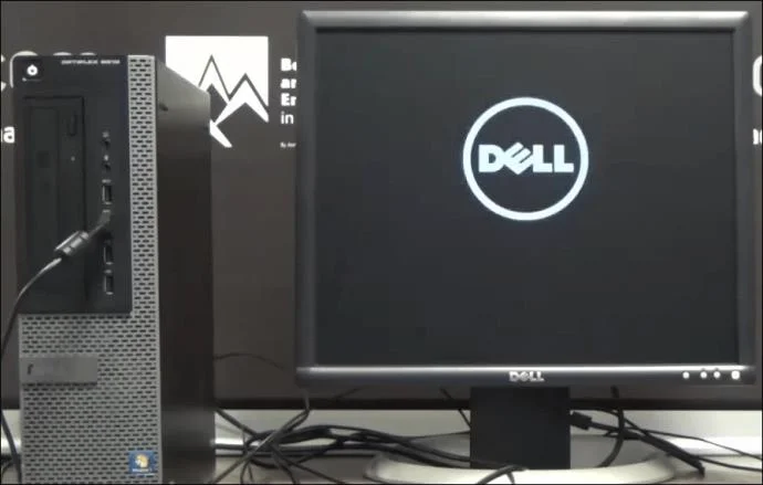 1 つのモニター内で 2 台のコンピューターを使用する方法