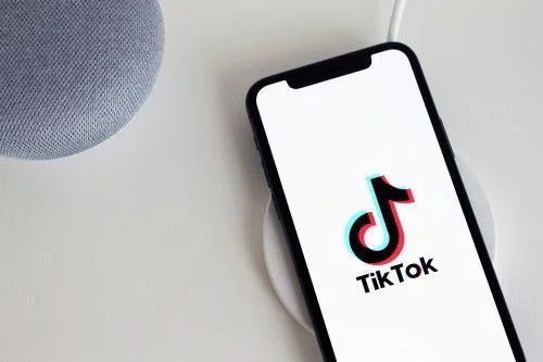 چگونه پس زمینه خود را برای ویدیوهای TikTok محو کنید