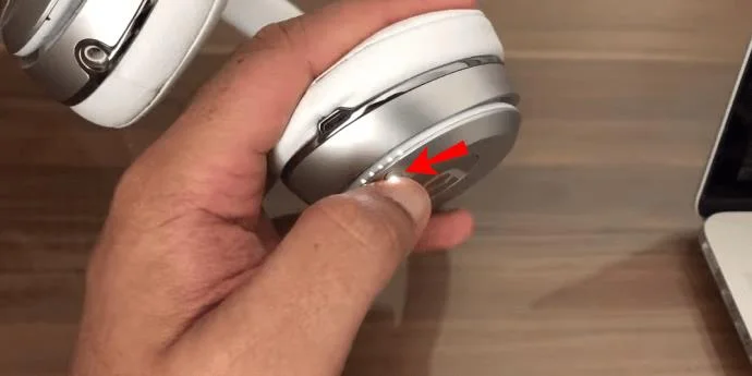 Beats Wireless를 PC 또는 스마트폰에 연결하는 방법