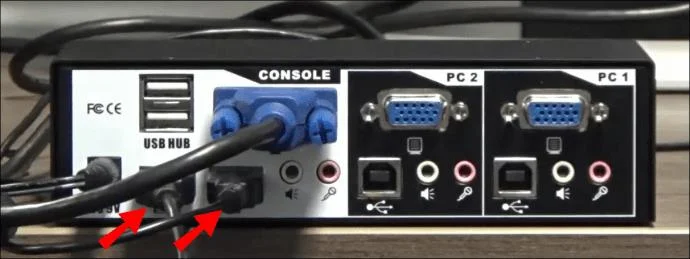 1 つのモニター内で 2 台のコンピューターを使用する方法