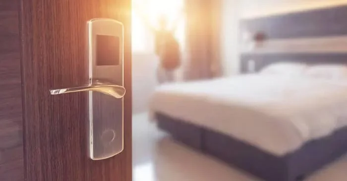 De vuilste plekken in een hotelkamer