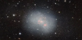 Hubble-telescoop ontdekt twee kleine dwergsterrenstelsels met veel interessante kenmerken