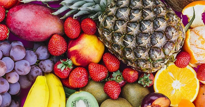 15 frutas com maior e menor teor de açúcar