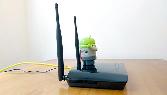 3 sposoby na wyświetlenie hasła do podłączonego Wi-Fi na telefonie z Androidem i iPhone'em