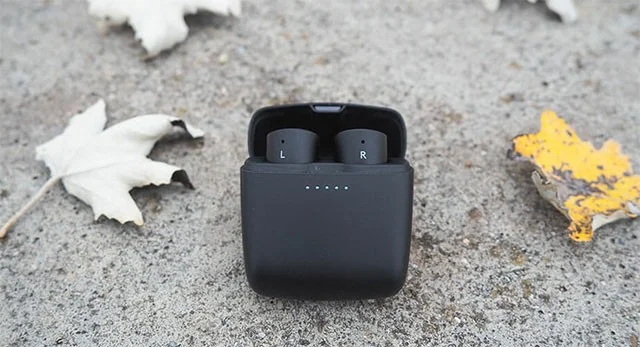 Hoe kan afstand de batterij van een Bluetooth-hoofdtelefoon leegtrekken? Hoe kan afstand de batterij van een Bluetooth-hoofdtelefoon leegtrekken?